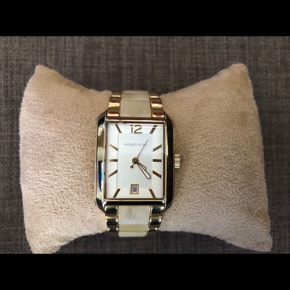 Beautiful Michael Kors Watch - Picture 4 of 6